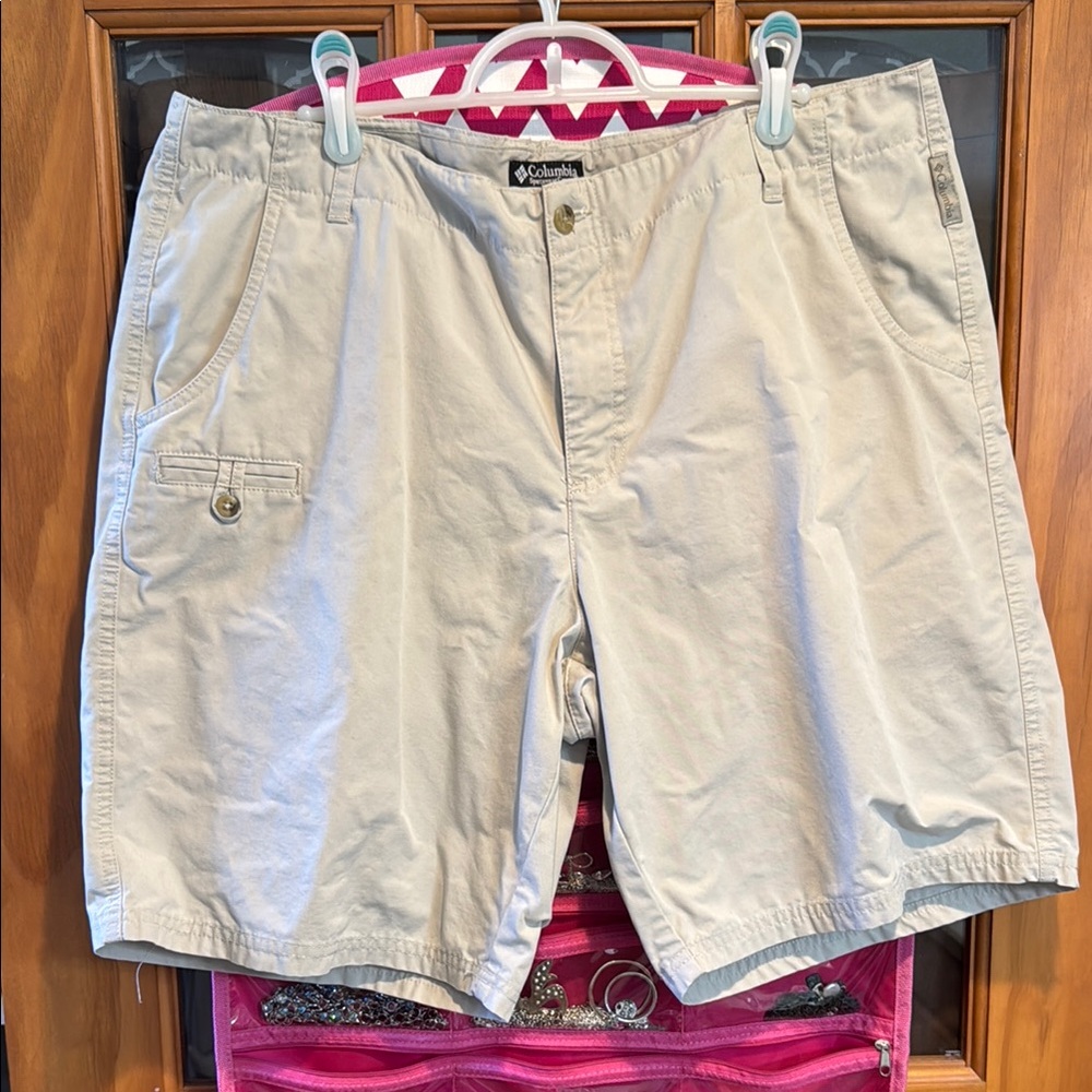 Columbia Men's Tan Shorts